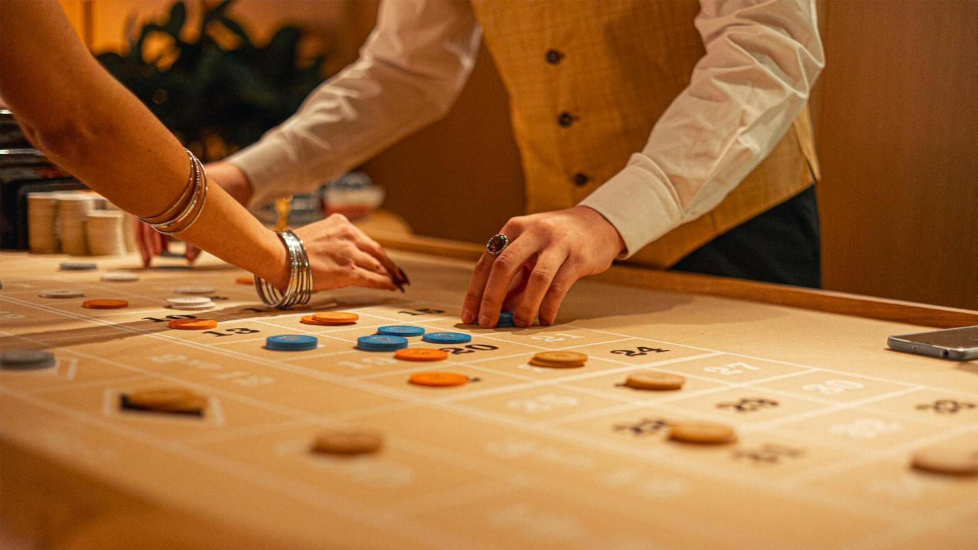 Готель Jacyz Гетеборг Екстер'єр фото A game of Backgammon